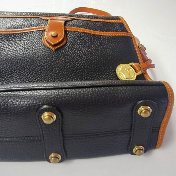 Dooney & Bourke- Vintage & Rare- Navy Blue Tan Essex Leather Shoulder Crossbody - Picture 5 of 6